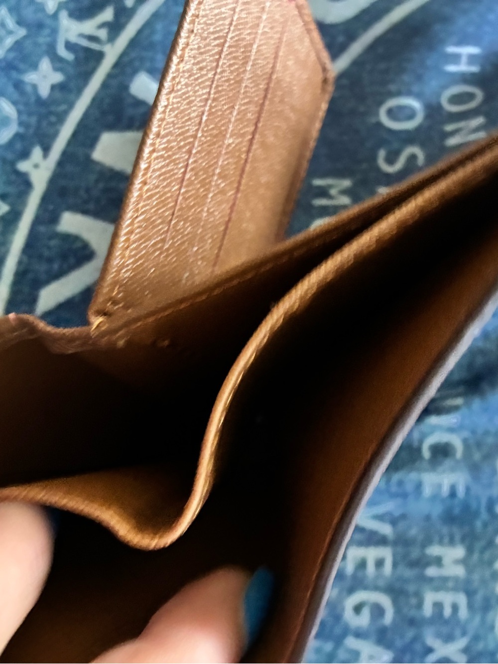 Louis Vuitton LV mens wallet - Picture 6 of 10